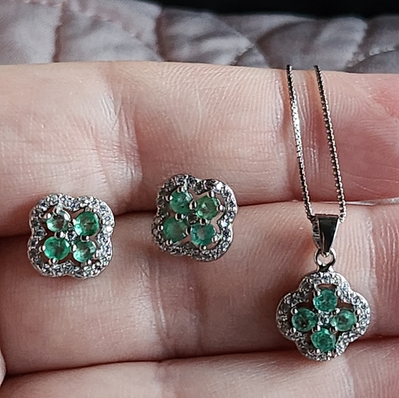 Natural Green Emerald Clover Set - Picture 5 of 6